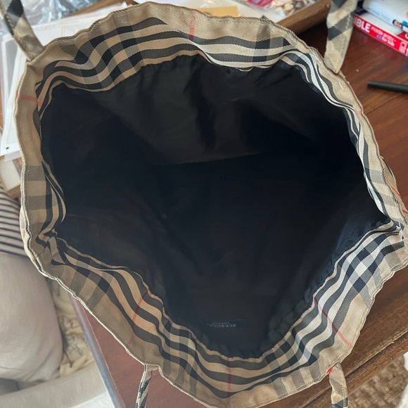 Burberry Plaid unstructured tote. - Picture 3 of 6